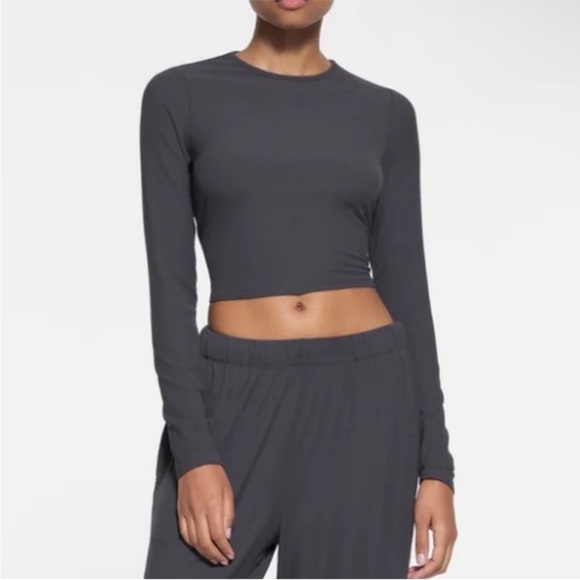 SKIMS Tops - NWOT Skims (M) Soft Lounge Long Sleeve Crop Top Graphite
